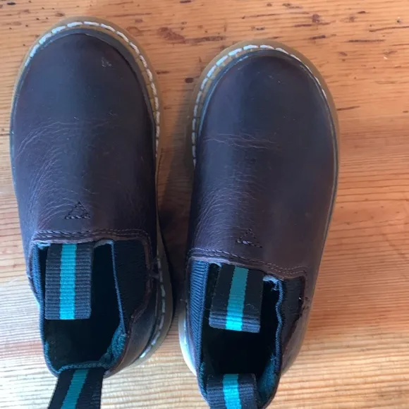 Georgia Giant toddler slip on leather boots. Brown, size 9.