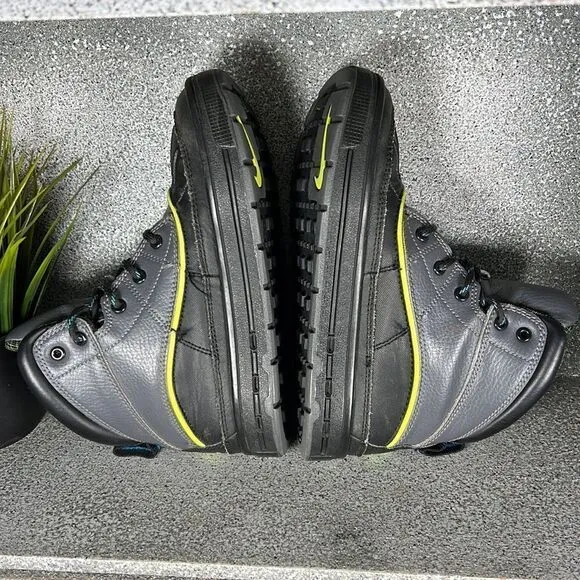 Nike ACG Woodside 2 High Leather Boots Shoes Size 2
