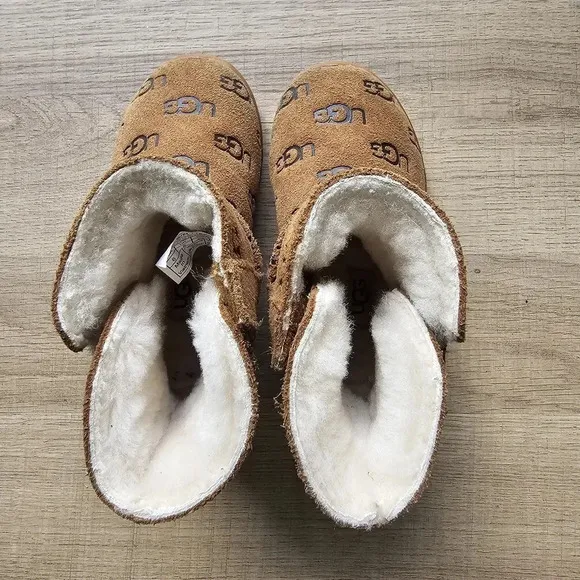 Ugg Keelan Embossed Suede Boots Toddler 6 Logo Sherpa Lined EUC Classic Children